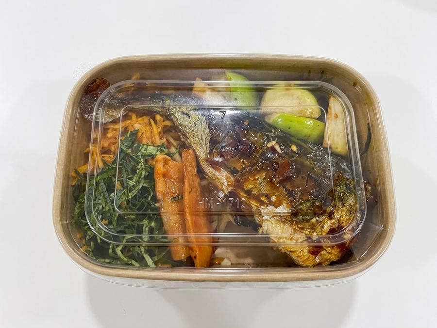 Sealed abacha takeaway box with a clear lid