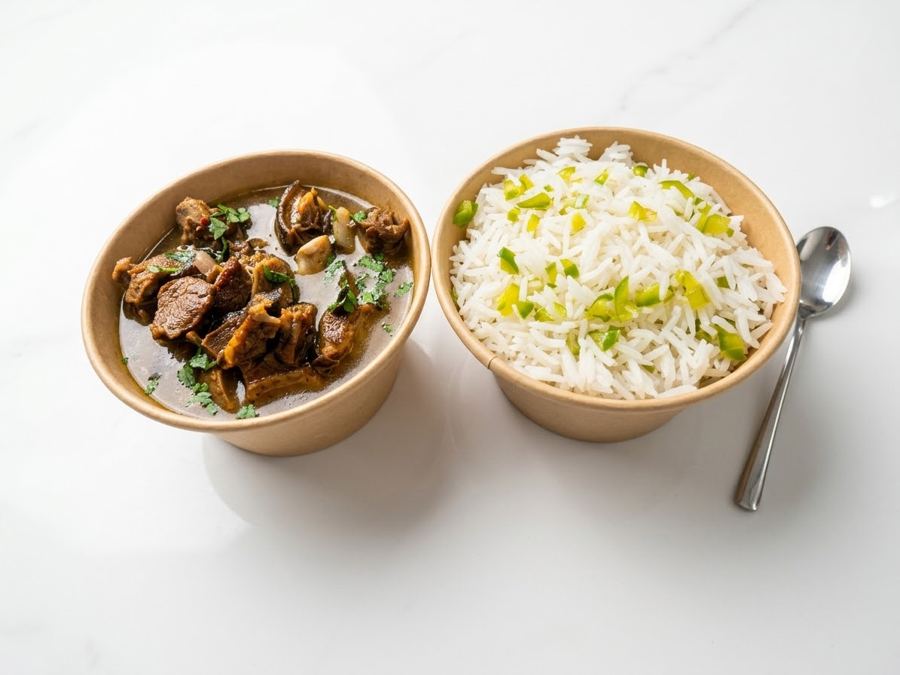 Pepper soup and white rice in kraft takeaway bowls